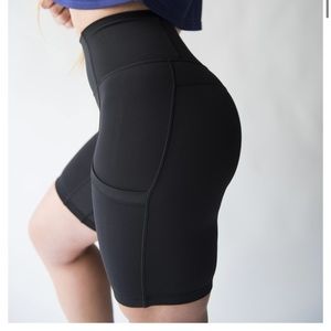 THE YVETTE POCKET SHORT : 8"